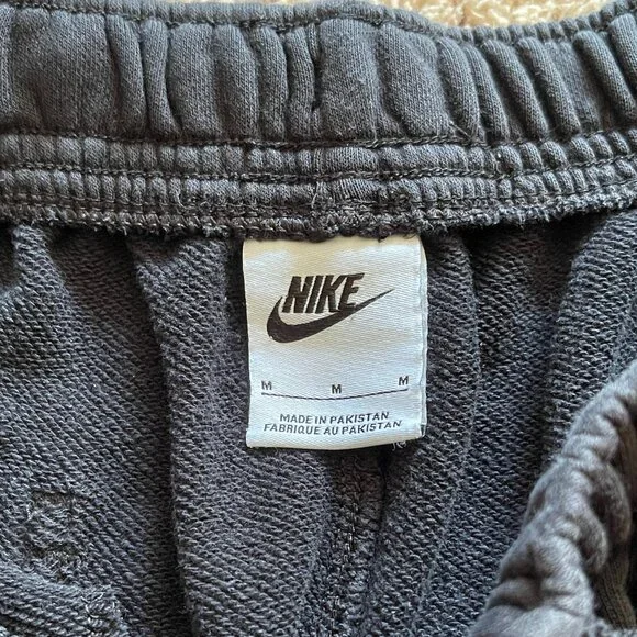 Nike Men’s Black Fleece Athletic Shorts - Size Medium - Multi-Color Logo - Picture 2 of 9